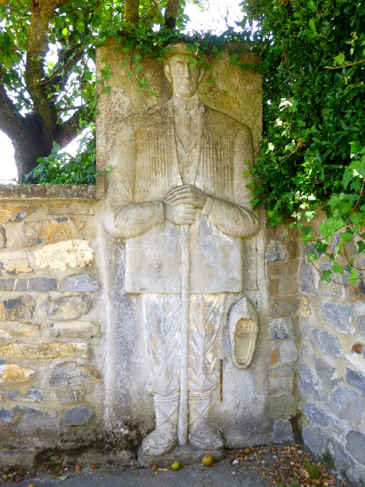Altzo - Relieve junto a Ipintza Haundi (caserío natal de Miguel Joaquín Eleizegui, el Gigante de Alzo) 1
