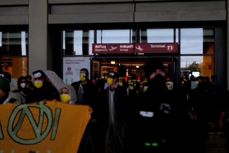 Am Boden bleiben protest BER opening 2020-10-31 127