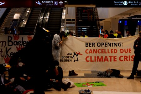 Am Boden bleiben protest BER opening 2020-10-31 104