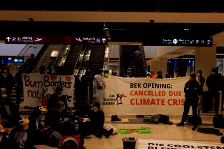 Am Boden bleiben protest BER opening 2020-10-31 103