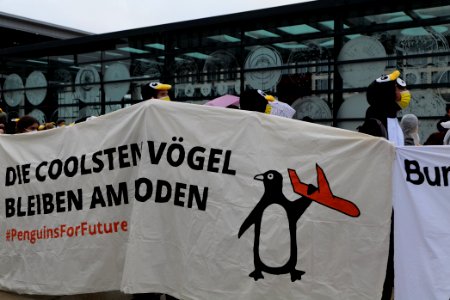 Am Boden bleiben protest BER opening 2020-10-31 134
