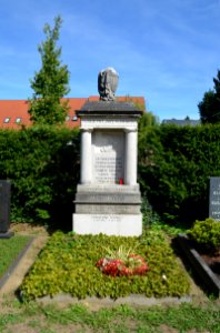 Alter Friedhof Oberrad, Grab C 34-35 Reinhard
