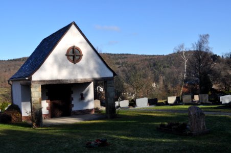 Altenhain, alter Friedhof, Sarglager