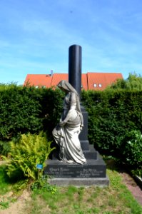 Alter Friedhof Oberrad, Grab C 26-27 Römer (1)
