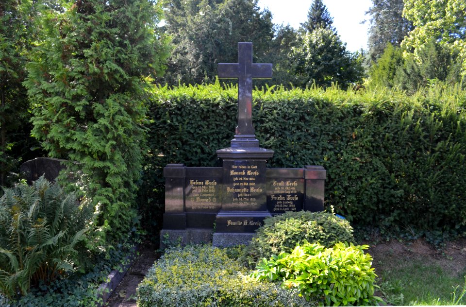 Alter Friedhof Oberrad, Grab C 93-94 Cress