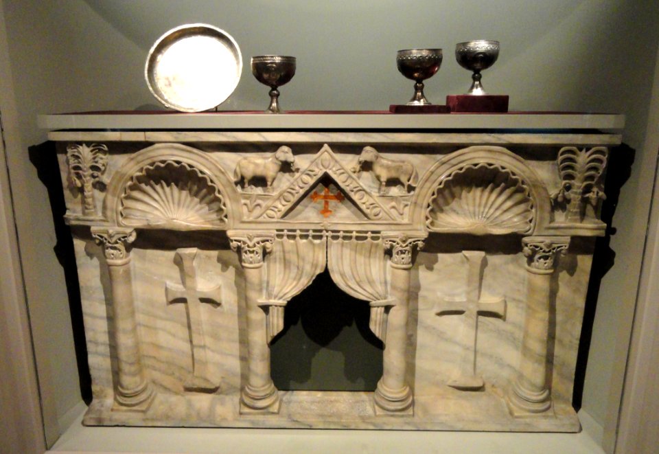 Altar Front (with Beth Misona Treasure above), 540-600 AD, Early Byzantine, Constantinople or Ravenna, marble - Cleveland Museum of Art - DSC08408