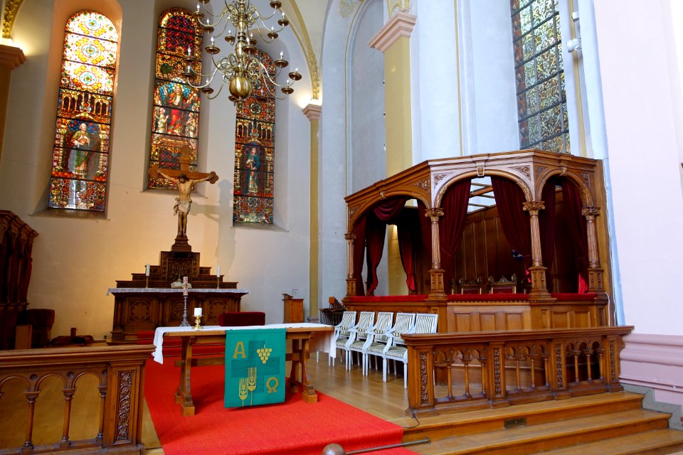 Altar - Dreifaltigkeitskirche interior - Luxembourg City - DSC05985