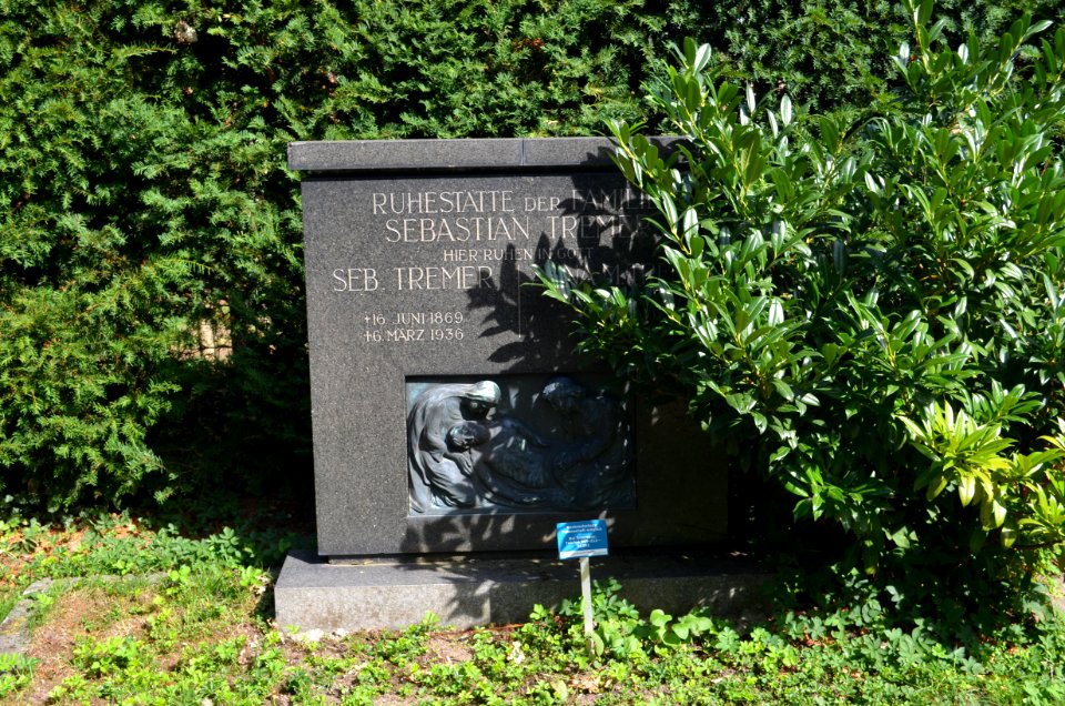 Alter Friedhof Oberrad, Grab B 65a Treme