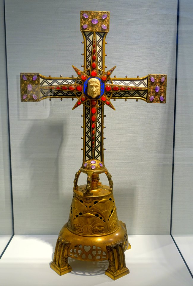 Altar cross of the Darmstadt Pauluskirche, by Ernst Riegel, 1907, gilt brass, ivory, ebony, amethyst, carnelian, enamel - Hessisches Landesmuseum Darmstadt - Darmstadt, Germany - DSC01026