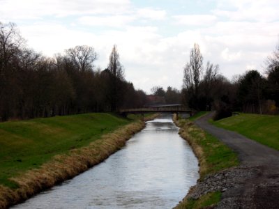 Alte Parkwegbrücke im agra-Park und Oetzscher Brücke im April 2018