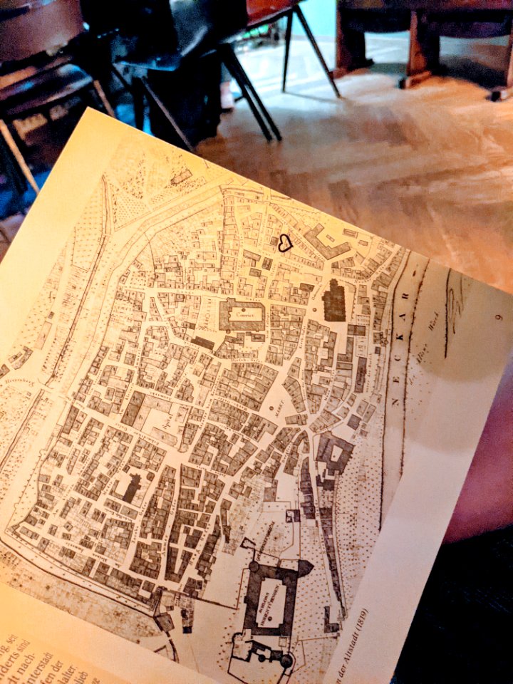 Alte Stadtkarte aus dem Buch "Alt Tübingen" im Jäger in Tübingen mit Herz an der Stelle an der sich heute die Gastwirtschaft befindet