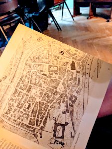 Alte Stadtkarte aus dem Buch "Alt Tübingen" im Jäger in Tübingen mit Herz an der Stelle an der sich heute die Gastwirtschaft befindet