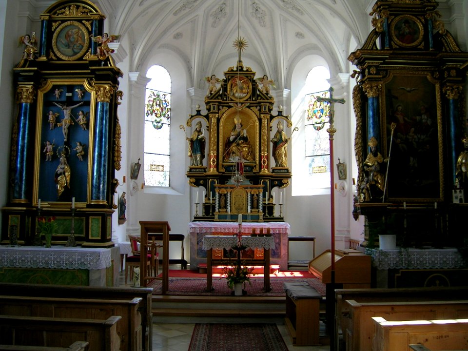 Altarraum Filialkirche Peiß