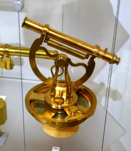 Altazimuth theodolite, by George Adams, London, c. 1750 - Putnam Gallery - Harvard University - DSC07928