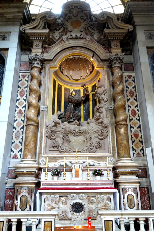 Altar with monk - Santa Maria delle Vigne (Genoa) - DSC03367