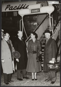 Ambassadeurs, burgemeesters, VERTREKKEN, vliegvelden, Ailly, Arnold Jan d', Klef, Bestanddeelnr 083-0136