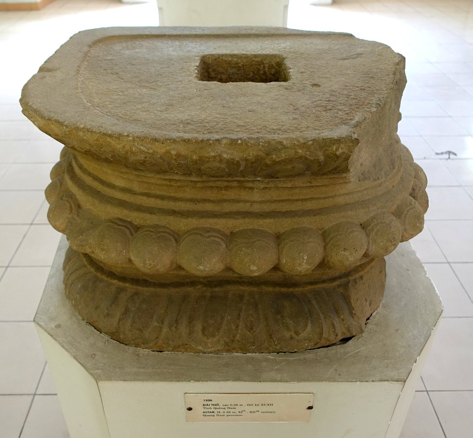 Altar, 11th-12th century, Quang Nam - Museum of Cham Sculpture - Danang, Vietnam - DSC01883