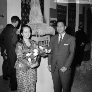 Ambassadeur Sudjarwo Tjondronegoro tijdens de opening van de tentoonstelling, in, Bestanddeelnr 918-2846