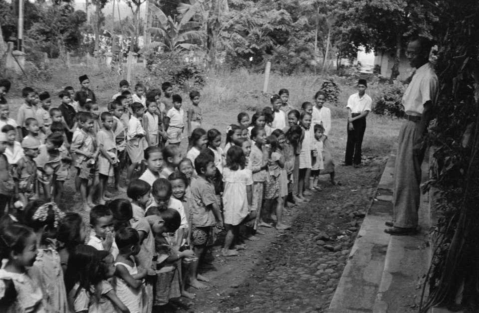 Ambarawa In de bevrijde gebieden van Indonesie spannen Indonesiers en Nederland, Bestanddeelnr 370-3-1