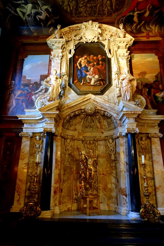 Altar by Caius Gabriel Cibber with gilt sculpture of Saint Bartholomew, Exquisite Pain, by Damien Hirst, 2006 - Chapel, Chatsworth House - Derbyshire, DSC03088