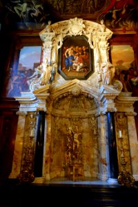Altar by Caius Gabriel Cibber with gilt sculpture of Saint Bartholomew, Exquisite Pain, by Damien Hirst, 2006 - Chapel, Chatsworth House - Derbyshire, DSC03088