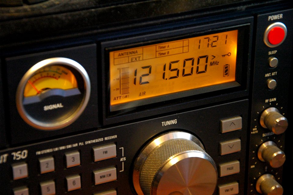 Amateur Radio Tuned to 121500 hnapel