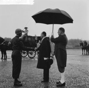 Ambassadeurs boden geloofsbrieven aan, Bestanddeelnr 914-4605