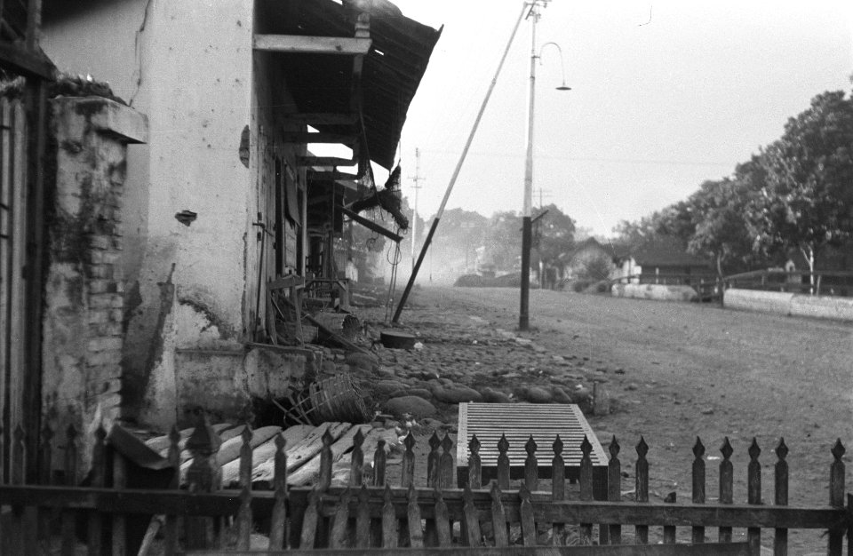 Ambarawa Een totaal verlaten straat, Bestanddeelnr 1671