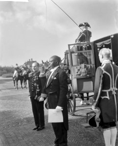 Ambassadeurs op Soestdijk. Excl. G. Domas , ambassadeur van Gabon, Bestanddeelnr 913-0389