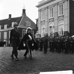 Ambassadeurs boden geloofsbrieven aan, de Argentijnse Zijne Excellentie Leguizam, Bestanddeelnr 914-4604