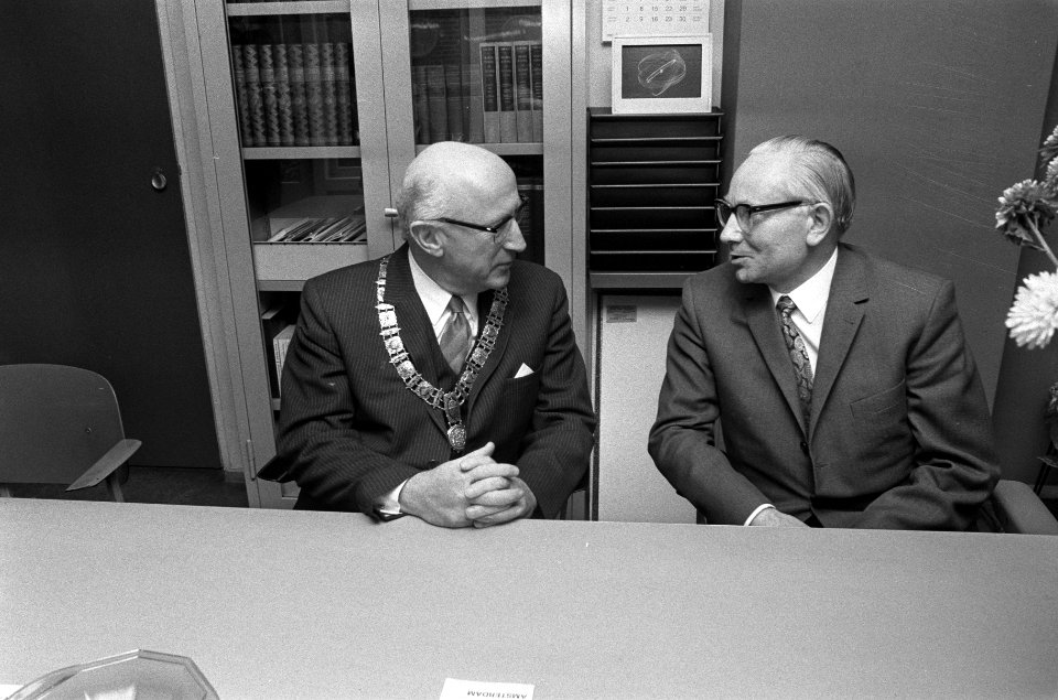 Ambassadeur Lavrov (USSR) opent tentoonstelling Van Spoetnik tot Saljoet in In, Bestanddeelnr 925-0417