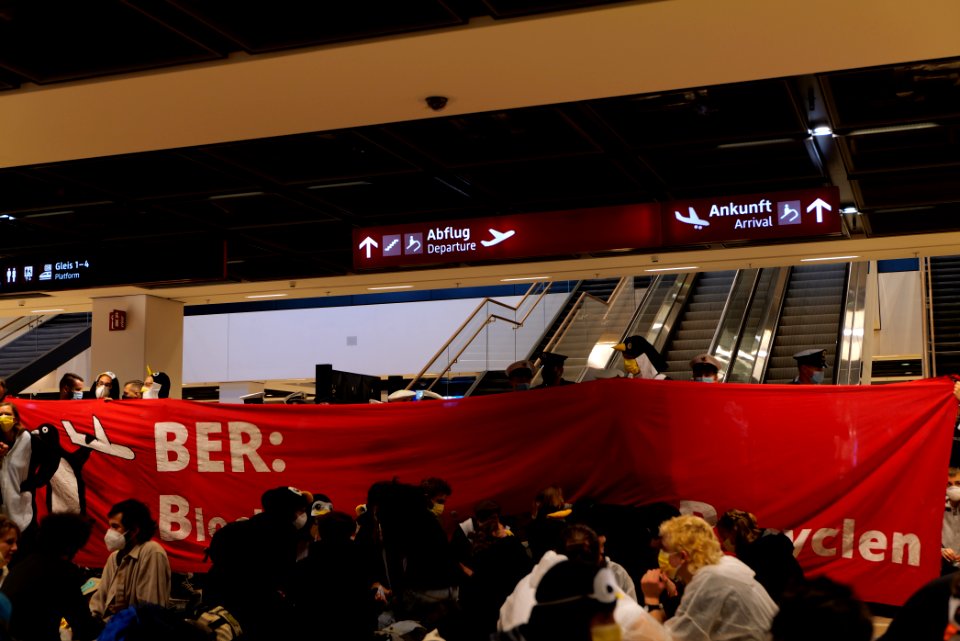 Am Boden bleiben protest BER opening 2020-10-31 143