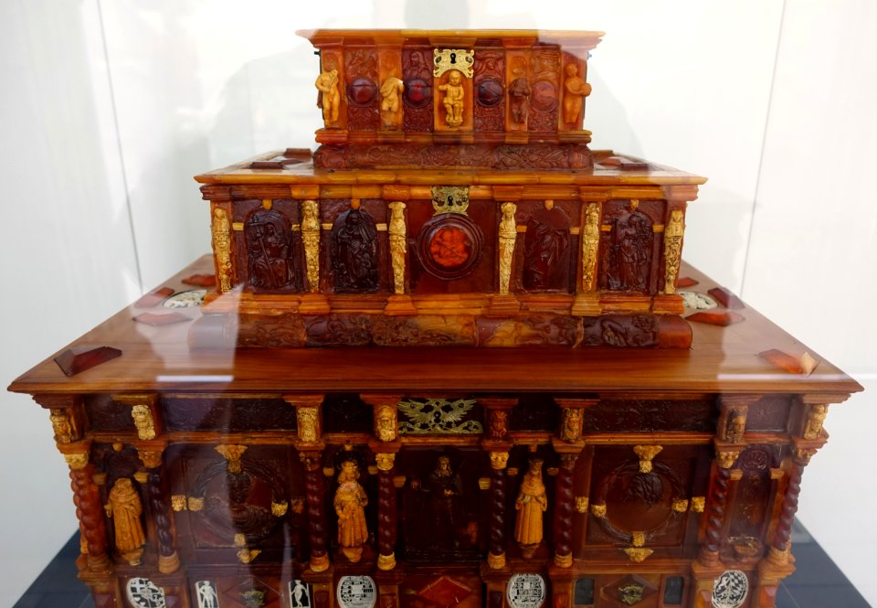 Amber chest, Northern Germany, perhaps Konigsberg, c. 1675-1676, amber, ivory, plinth of oak and limewood, polyester resin for restoration - Germanisches Nationalmuseum - Nuremberg, Germany - DSC02730