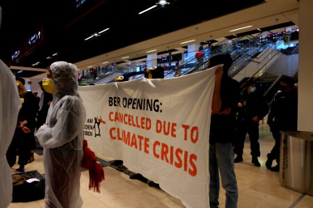 Am Boden bleiben protest BER opening 2020-10-31 76
