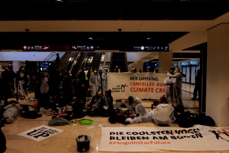 Am Boden bleiben protest BER opening 2020-10-31 87