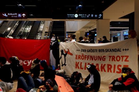 Am Boden bleiben protest BER opening 2020-10-31 137