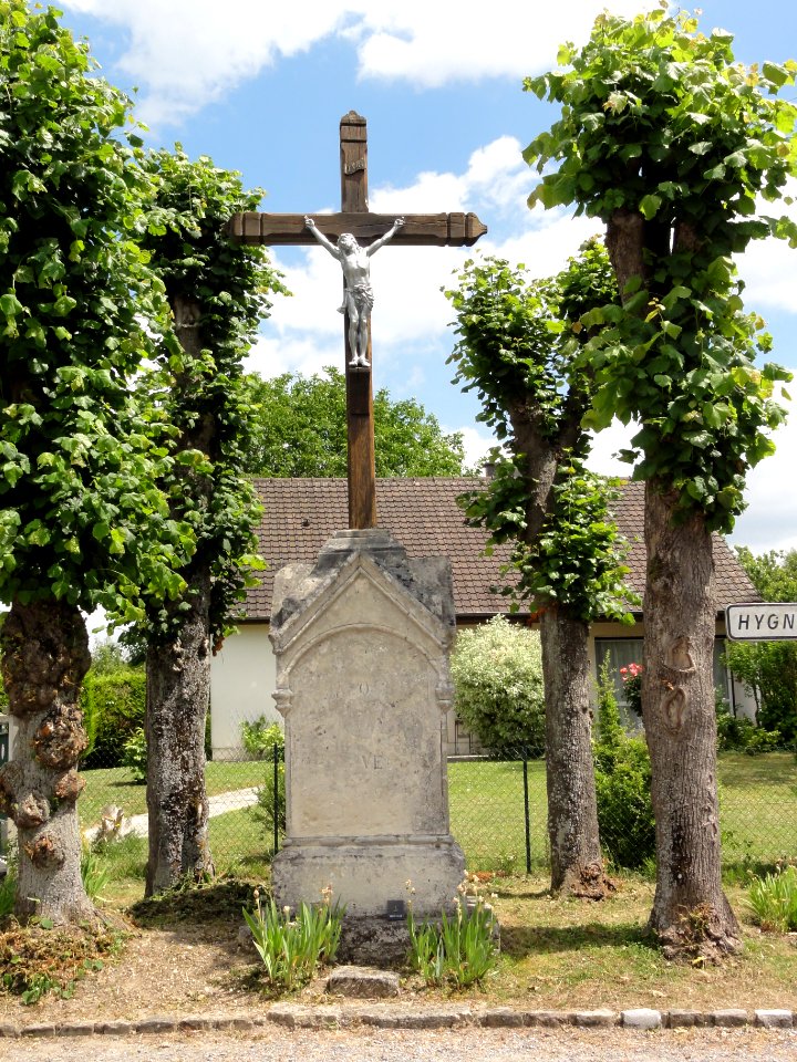 Ambleny (Aisne) croix de chemin