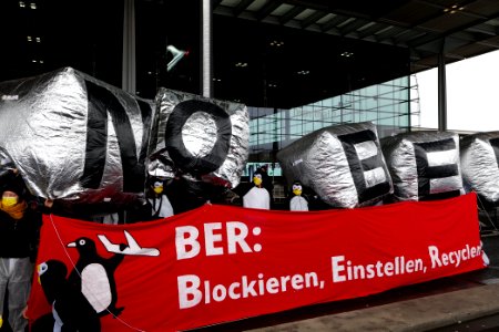 Am Boden bleiben protest BER opening 2020-10-31 62