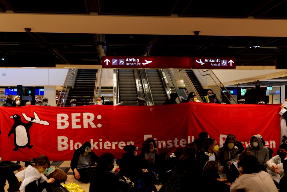 Am Boden bleiben protest BER opening 2020-10-31 141