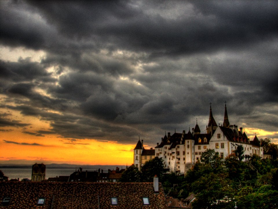 Ambiance orageuse au dessus du château de Neuchâtel