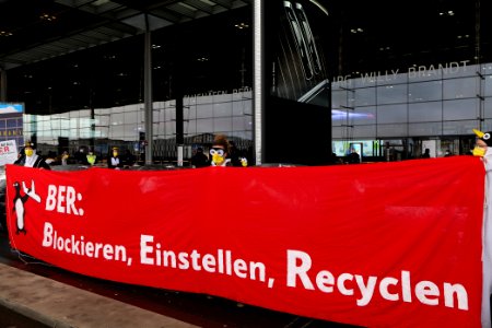 Am Boden bleiben protest BER opening 2020-10-31 69