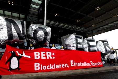 Am Boden bleiben protest BER opening 2020-10-31 65