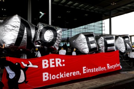 Am Boden bleiben protest BER opening 2020-10-31 63
