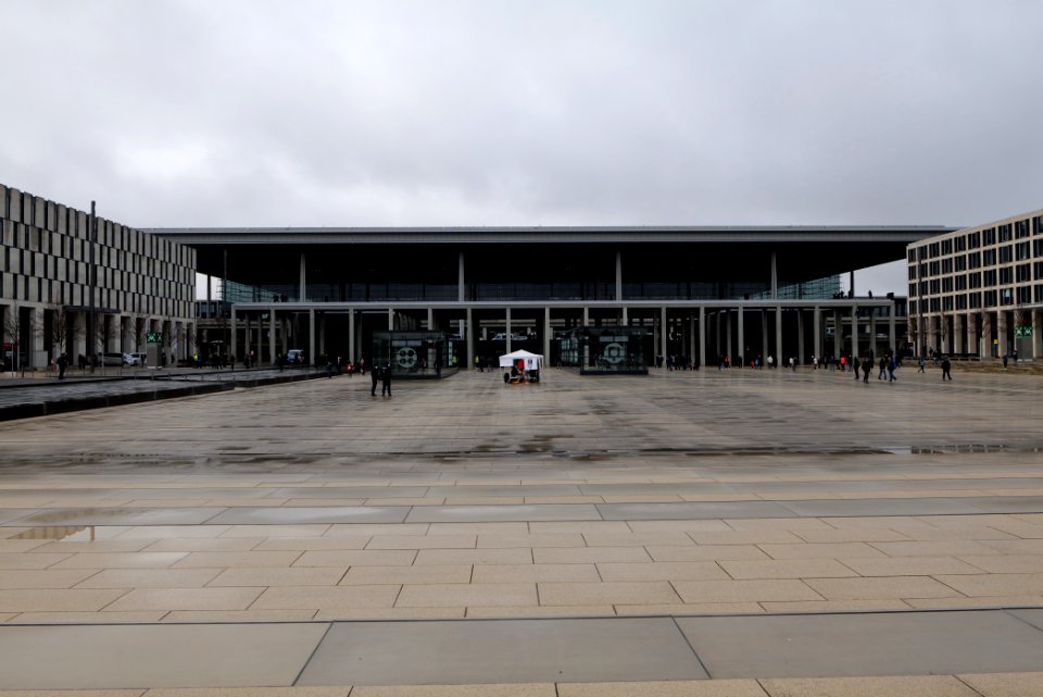 Am Boden bleiben protest BER opening 2020-10-31 14