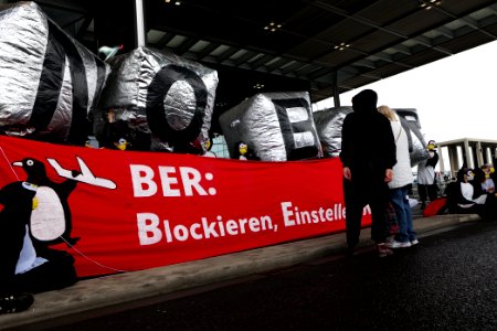 Am Boden bleiben protest BER opening 2020-10-31 60