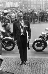 Ambassadeur Madhat Juma van Jordanie gaat geloofsbrieven aanbieden Paleis op de , Bestanddeelnr 920-7073
