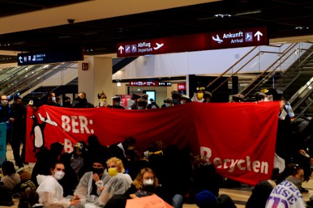 Am Boden bleiben protest BER opening 2020-10-31 148