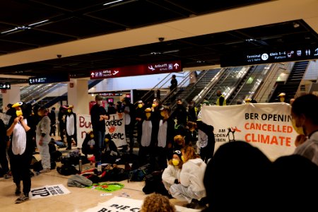 Am Boden bleiben protest BER opening 2020-10-31 78