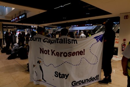 Am Boden bleiben protest BER opening 2020-10-31 96