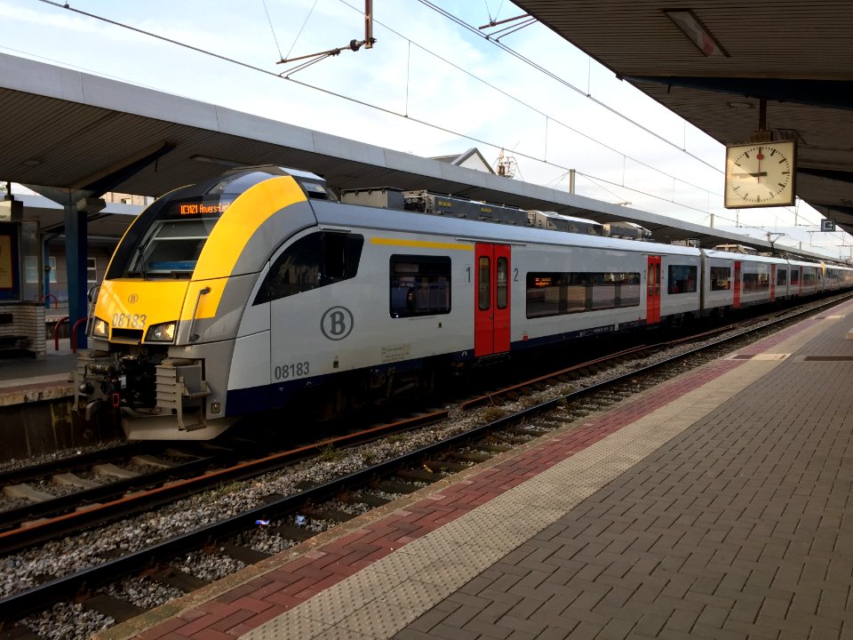 AM Desiro en Gare de Charleroi-Sud